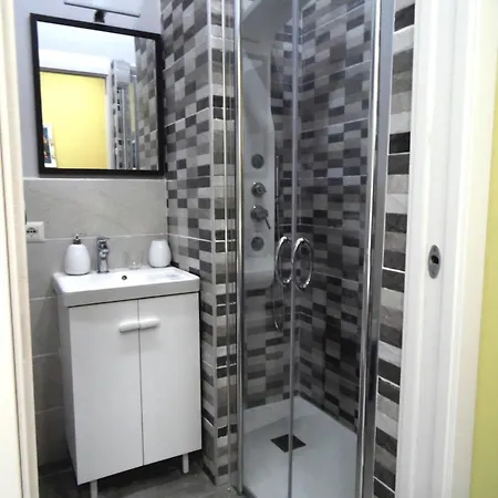 Mithra Centro Storico * Napels